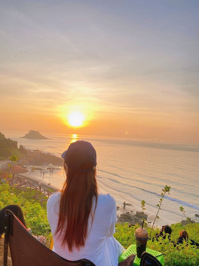 Mũi Nghinh Phong nổi lên là địa điểm đón bình minh ở Vũng Tàu