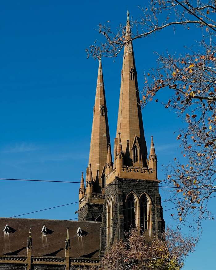 Chiêm ngưỡng vẻ đẹp kiến trúc Gothic Revival tráng lệ của nhà thờ Thánh Patrick Úc 