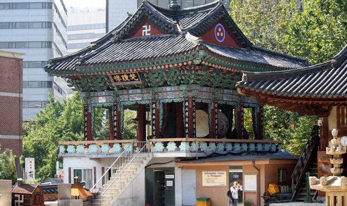 tham-quan-chua-jogyesa-tai-seoul-768x458