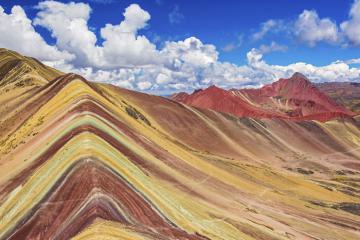 Chiêm ngưỡng ngọn núi cầu vồng độc đáo ở Peru