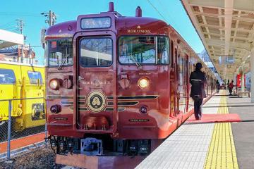 Trải nghiệm thú vị trên chuyến tàu ngắm cảnh Rokumo ở Nhật Bản