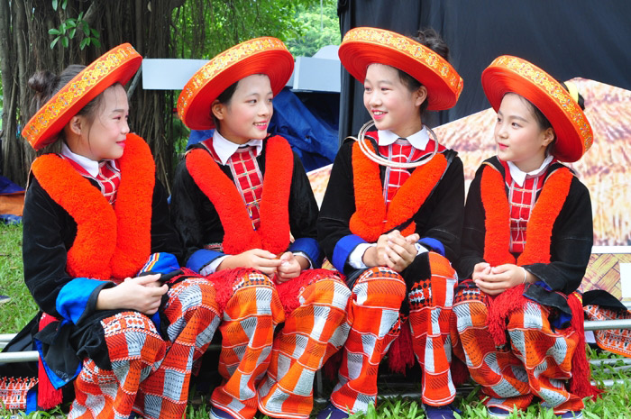 Tìm hiểu trang phục truyền thống của các dân tộc ở Việt Nam | Tiểu Học Hồ  Văn Huê