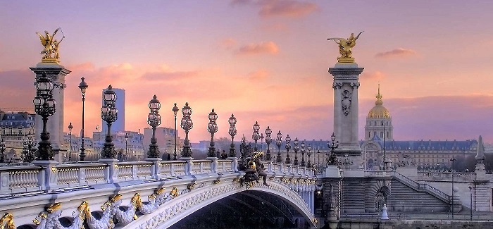 Cầu Pont Alexandre III là cảnh đẹp Paris