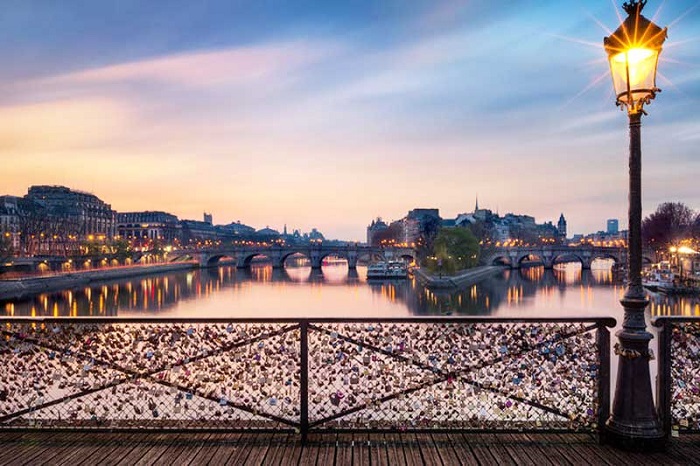 Cầu Pont des Arts là cảnh đẹp Paris