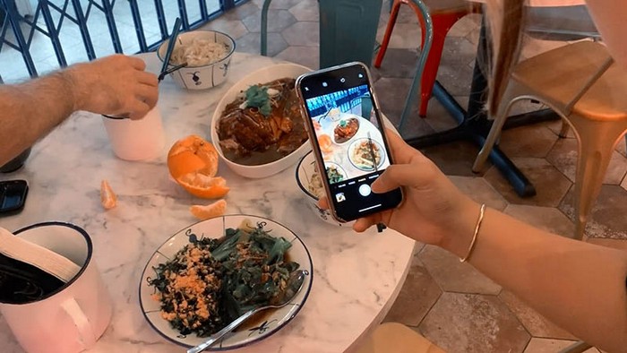 chụp ảnh đồ ăn bằng smartphone