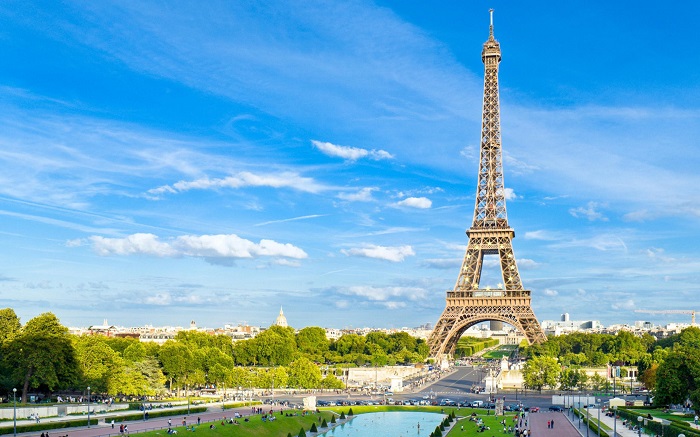 Tháp Eiffel - công trình kiến trúc nổi tiếng thế giới