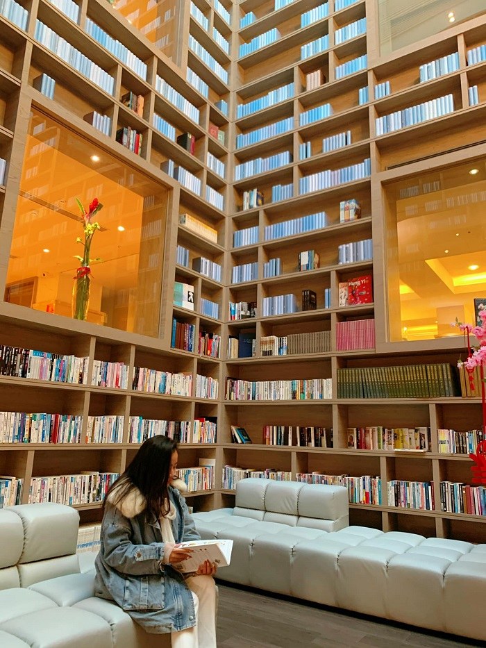 bookstore when coming to Xinbeitou hot spring