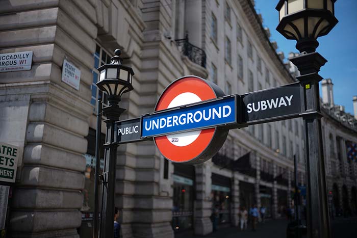Khi tìm hiểu về du lịch Anh, chúng ta biết đến hệ thống The London Underground