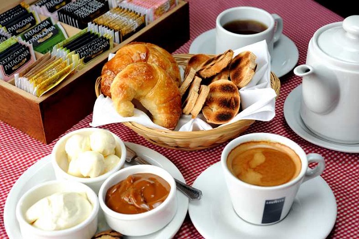 Bữa ăn nhẹ này được gọi là “la Merienda” được phục vụ từ khoảng 16h30 đến 17h chiều