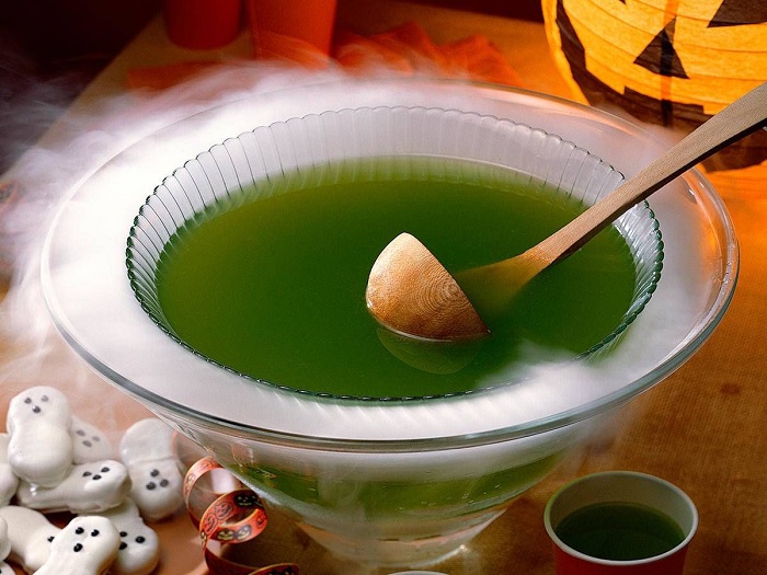 Màu sắc như thuốc độc của nồi canh phù thủy. Ảnh: Pinterest