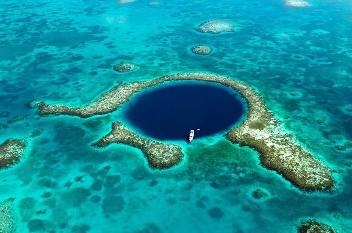 đảo san hô đẹp nhất thế giới Lighthouse Reef