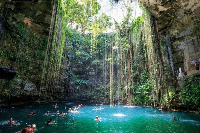 Không chỉ là một trong những kỳ quan thiên nhiên thế giới, Cenote còn là điểm lặn biển nổi tiếng ở Mexico