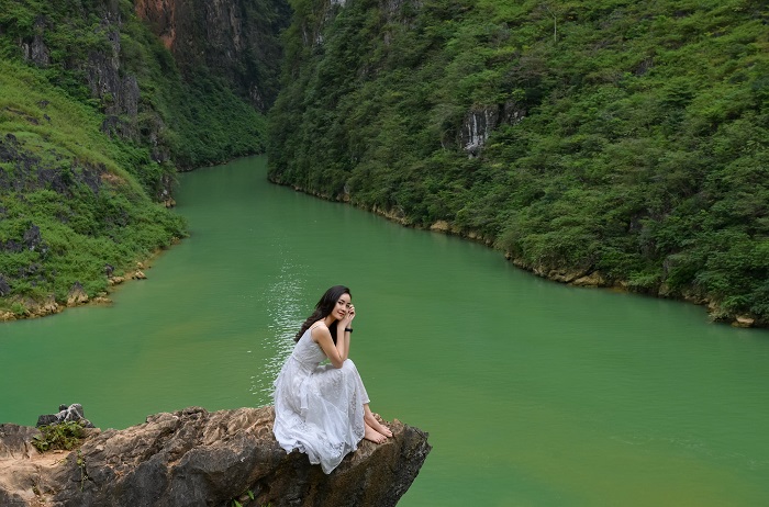 Sông Nho Quế - điểm du lịch Mèo Vạc Hà Giang lúc nào cũng xanh màu ngọc bích