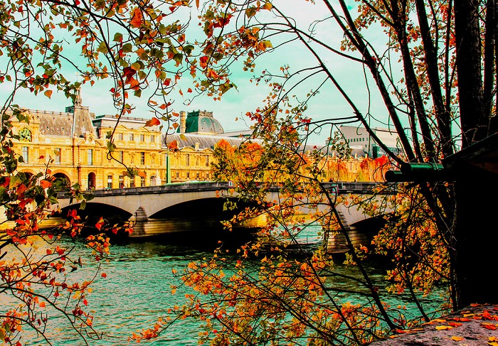 Du lịch Paris mùa thu sống Seine