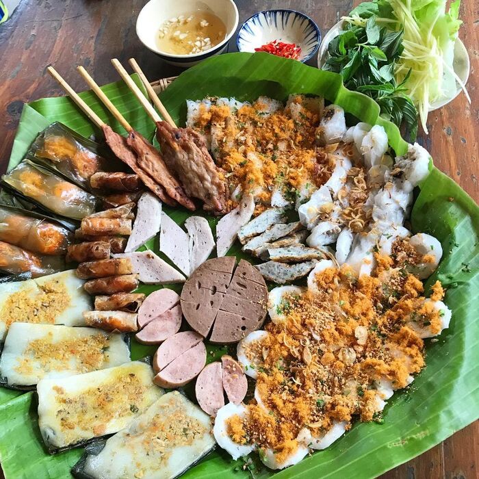 thưởng thức bữa cơm quê ở khu vui chơi Family Garden Thảo Điền