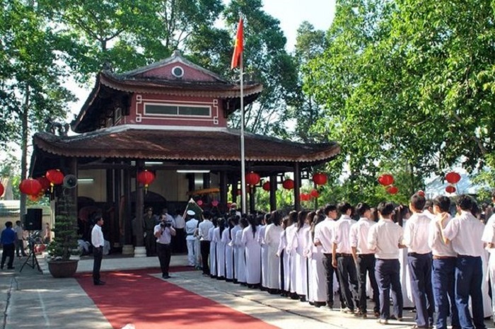 Lễ  giỗ anh hùng dân tộc Thủ khoa Nguyễn Hữu Huân - lễ hội ở Tiền Giang nổi tiếng