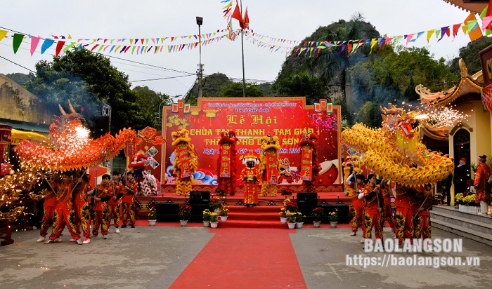 Lễ hội chùa Tam Thanh diễn ra vào dịp đầu năm cũng là lễ hội lớn không kém Lễ hội thảo nguyên Đồng Lâm Lạng Sơn 