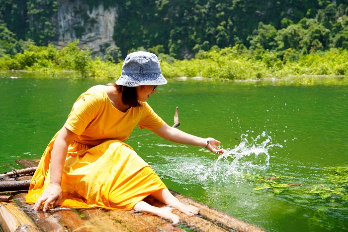 Du khách tham gia Lễ hội thảo nguyên Đồng Lâm Lạng Sơn đừng quên thuyền ngắm cảnh