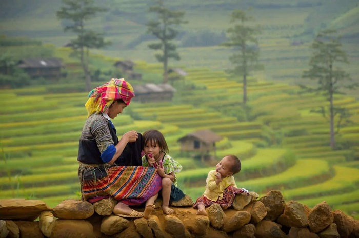 Một trong những trải nghiệm không thể bỏ qua khi tới bản Ý Linh Hồ Sapa là tìm hiểu văn hóa địa phương