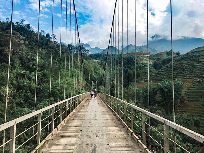 Cầu treo Lao Chải San dẫn vào Bản Ý Linh Hồ Sapa lên ảnh chất như nước chất