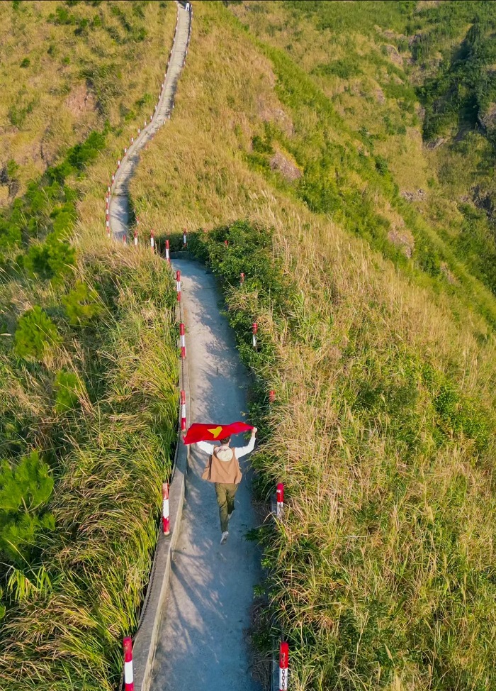 Sống lưng khủng long – một địa điểm nhất định phải khám phá sau chuyến thăm chợ phiên Bình Liêu Quảng Ninh