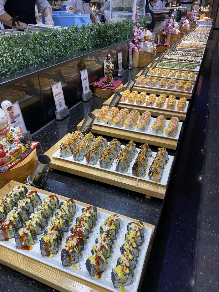 D'Maris Buffet là địa chỉ buffet ngon nổi tiếng ở TP HCM với món sushi