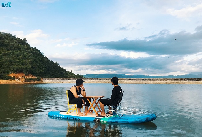 Một địa điểm dã ngoại ở Điện Biên nên thơ khác là hồ Pe Luông