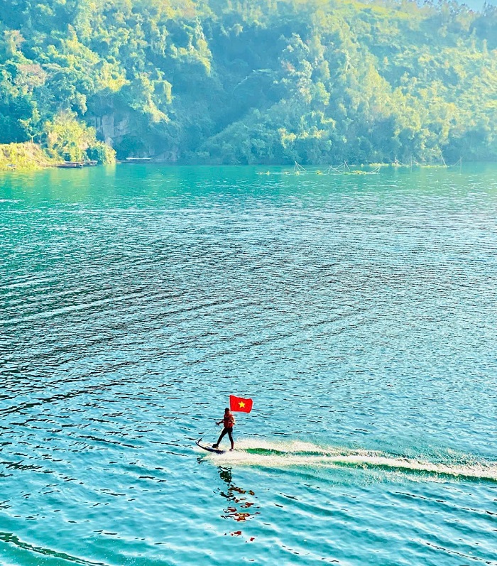 Khung cảnh tuyệt đẹp ở hồ Quỳnh Nhai Sơn La