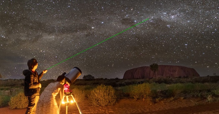 Một trong những hoạt động hấp dẫn nhất Ayers Rock mà bạn không thể bỏ qua chính là ngắm sao