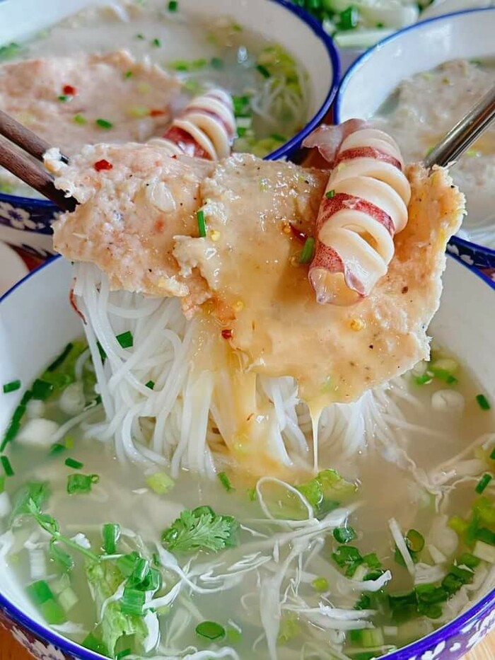 Quán bún quậy ngon nổi tiếng ở Phú Quốc - Bún quậy Thanh Hùng