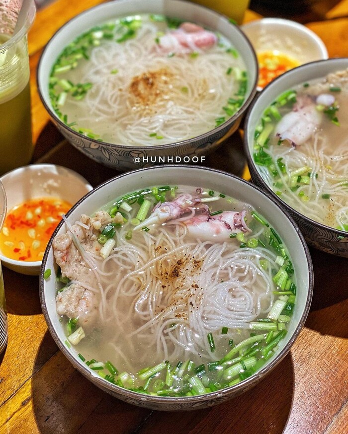 Quán bún quậy ngon nổi tiếng ở Phú Quốc - Bún quậy Kiến - Xây