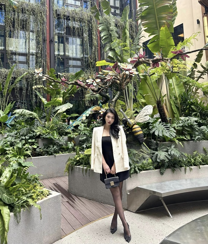 Quán cà phê sang trọng ở Quận Hoàn Kiếm Hà Nội như một vườn địa đàng cổ tích