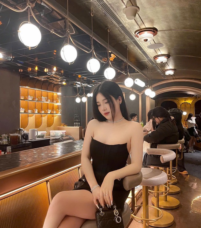 Bên trong Quán cà phê sang trọng ở Quận Hoàn Kiếm Hà Nội cũng là bữa tiệc ánh sáng lung linh cho bạn