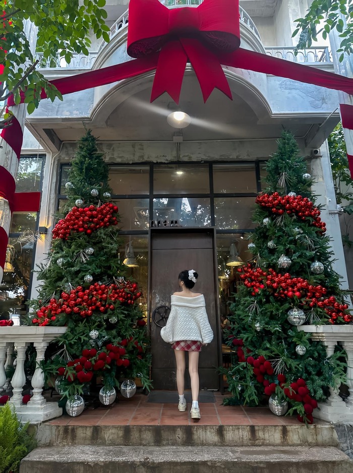 quán cafe trang trí Noel sớm ở TP HCM - Nhâm Cafe