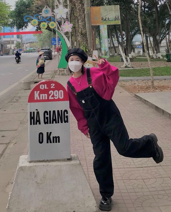 Check in Cột mốc số 0 trong TP Hà Giang cách không xa Thôn Lùng Tao Hà Giang 