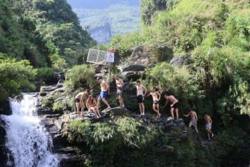 Thác Du Già ở Hà Giang thu hút khách quốc tế