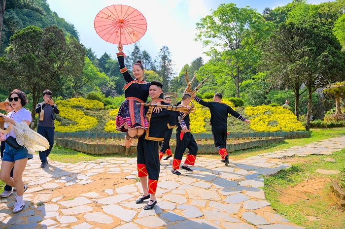 Trải nghiệm văn hóa độc đáo tại khu du lịch Núi Hàm Rồng giá vé điểm du lịch Sapa