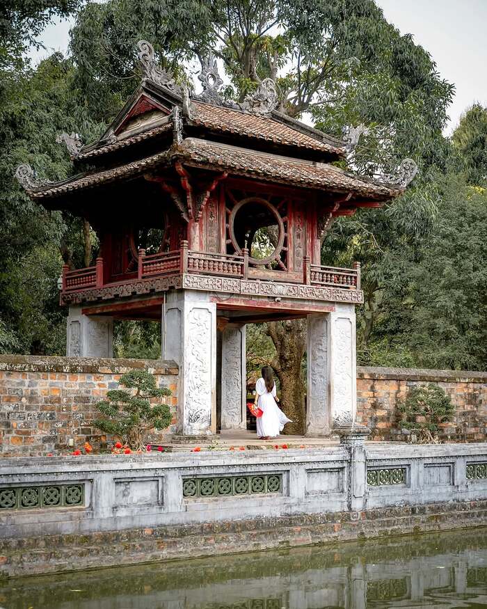 So sánh du lịch Hà Nội và TP Hồ Chí Minh chi tiết - Trải nghiệm tham quan/vui chơi