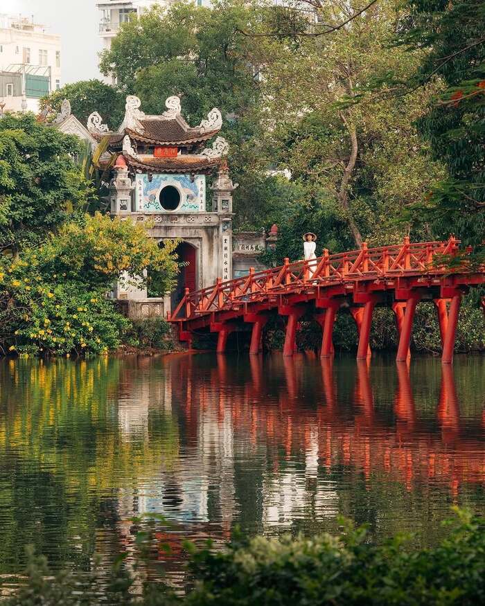 So sánh du lịch Hà Nội và TP Hồ Chí Minh chi tiết - Vị trí địa lý