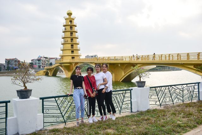 Cầu đi bộ ở Việt Trì