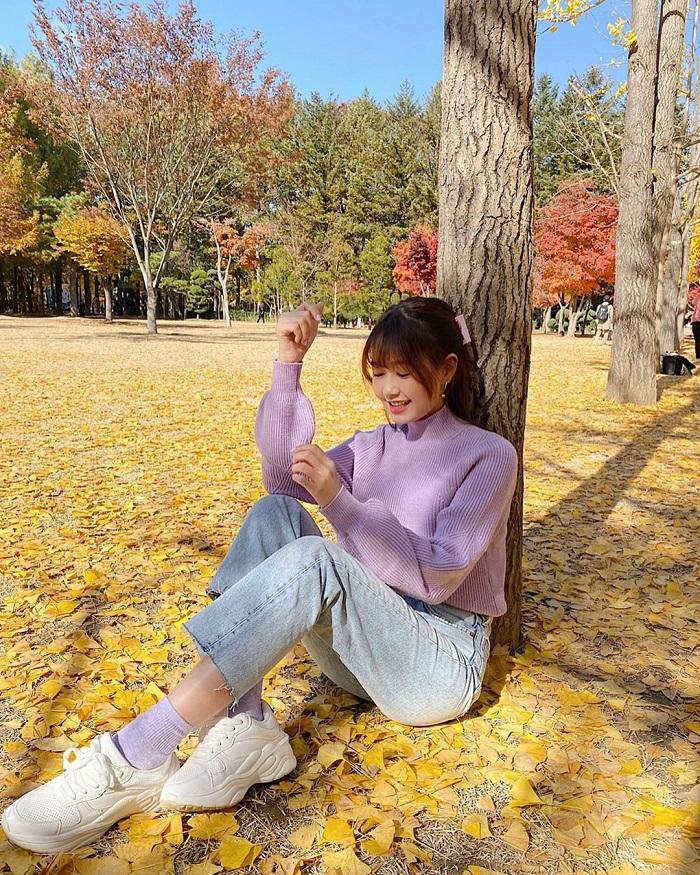 Hot girl Nhung Gumiho đẹp mong manh khi du lịch Hàn Quốc ngắm lá vàng 