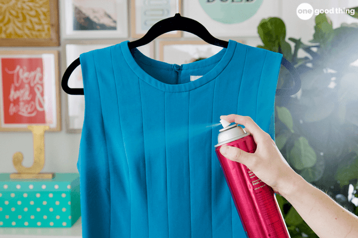 Váy áo bị tĩnh điện dính bết vào người xử lý ra sao?