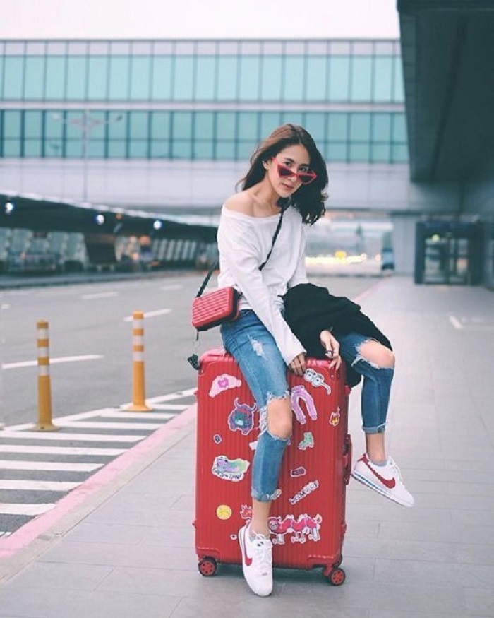 những cách tạo dáng chụp ảnh sân bay độc đáo