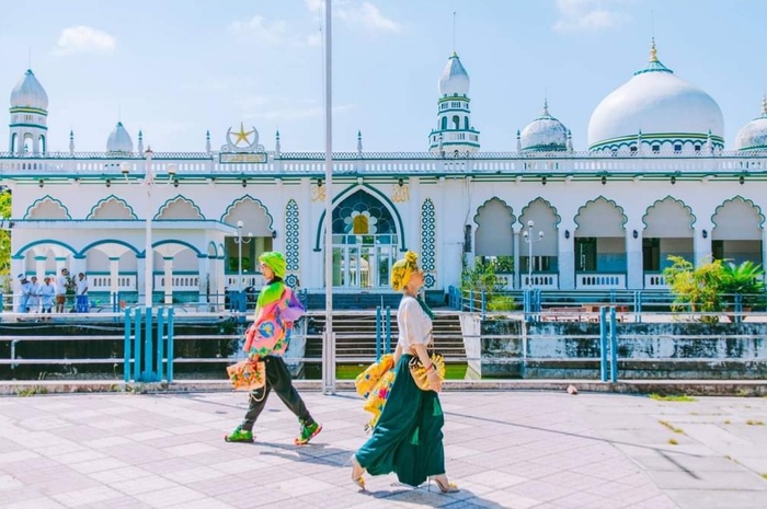 Ngỡ lạc vào ‘xứ nghin lẻ một đêm’ tại Thánh đường Hồi giáo Masjid Jamiul Azhar tuyệt đẹp tại An Giang