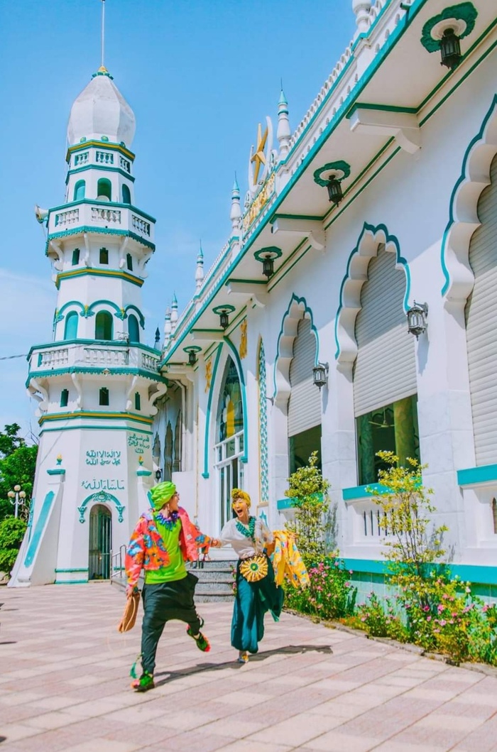 Ngỡ lạc vào ‘xứ nghin lẻ một đêm’ tại Thánh đường Hồi giáo Masjid Jamiul Azhar tuyệt đẹp tại An Giang