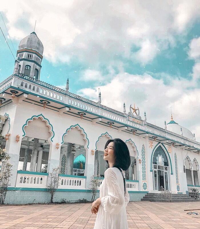 Ngỡ lạc vào ‘xứ nghin lẻ một đêm’ tại Thánh đường Hồi giáo Masjid Jamiul Azhar tuyệt đẹp tại An Giang