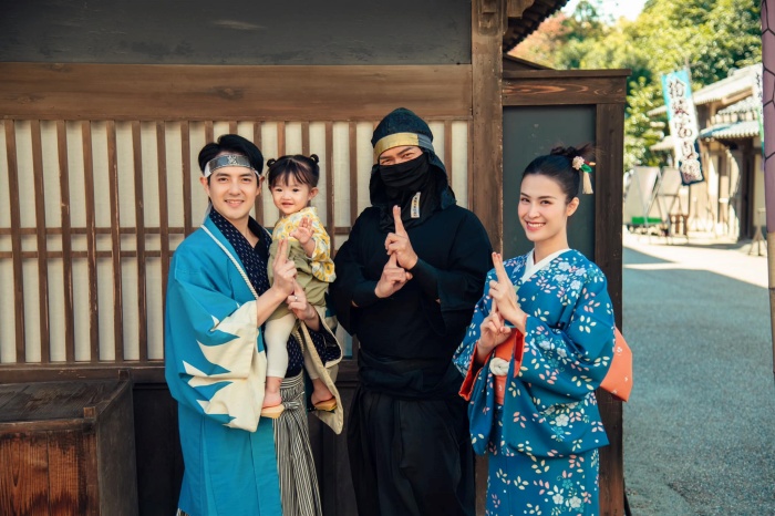 Gia đình Đông Nhi du lịch Nhật Bản 