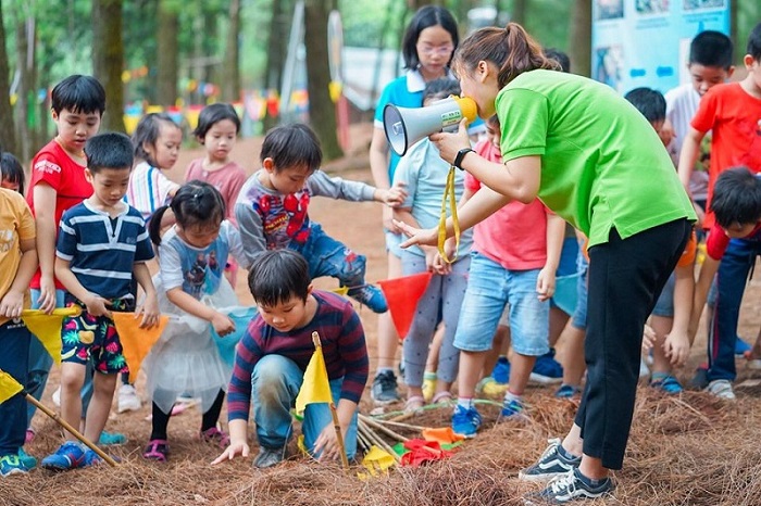 Trẻ em được thỏa sức vui chơi tại bản Rõm - Địa điểm dã ngoại cho trẻ em ở Hà Nội