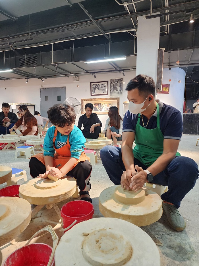 Cùng tới địa điểm dã ngoại cho trẻ em ở Hà Nội làng gốm Bát Tráng, trải nghiệm hoạt động làm gốm đầy thú vị