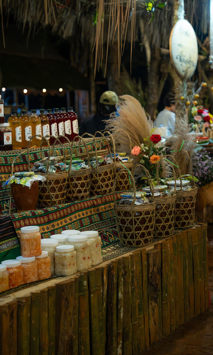 chợ phiên Măng Đen bày bán nhiều loại đặc sản địa phương